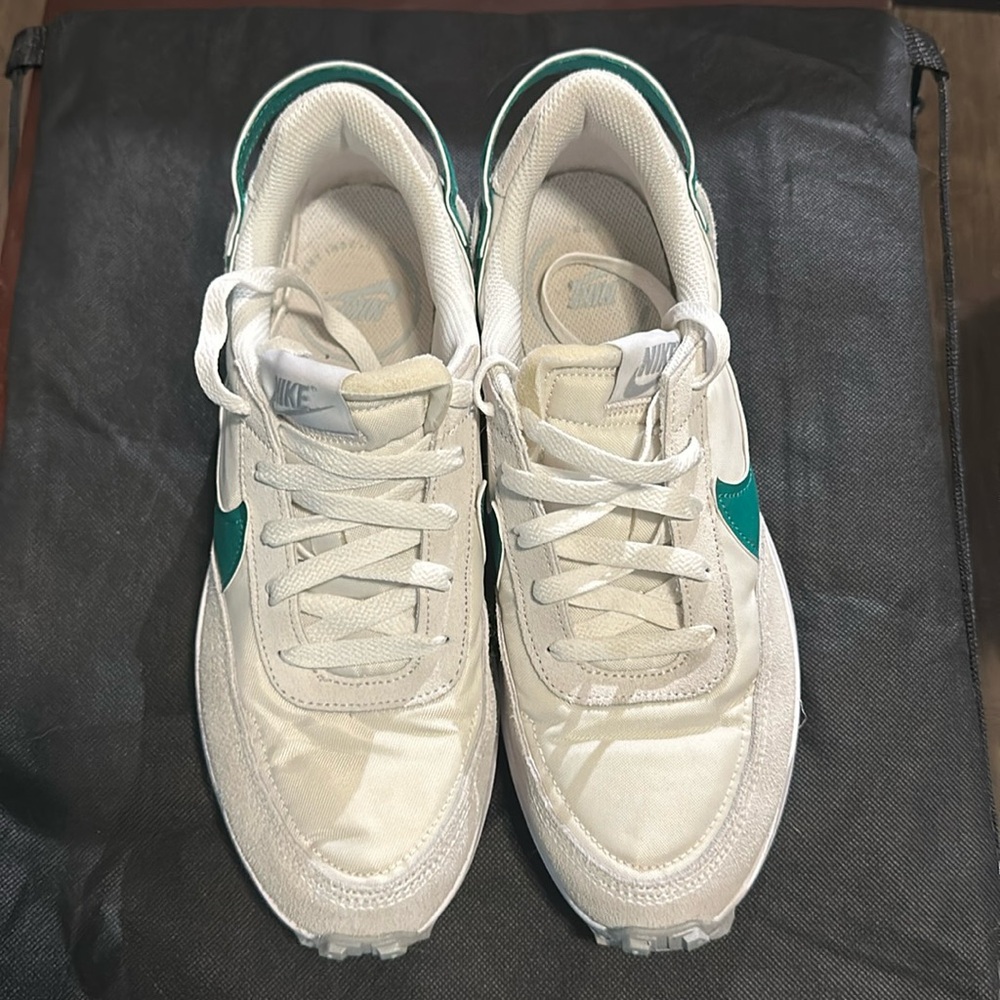 Nike waffle debut white/malachite/smoke grey